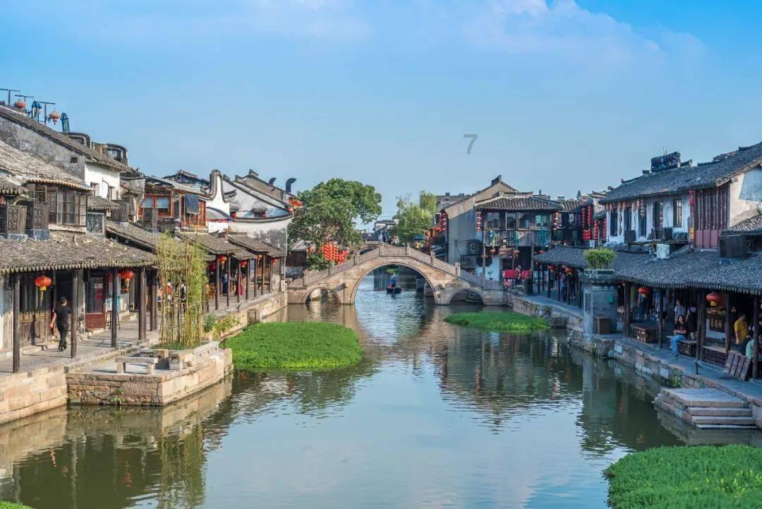 詹姆斯安东尼参加韦德40岁生日派对，他们之间的关系如何？游戏画面
